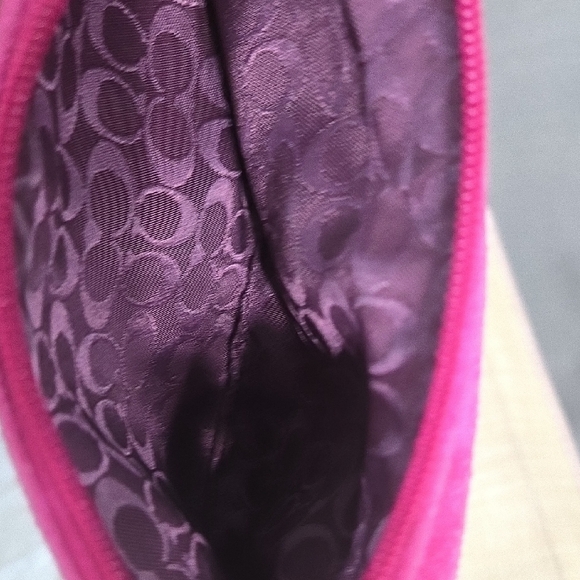 Coach Vintage Pink Suede Wristlet with Turnlock - Picture 8 of 16
